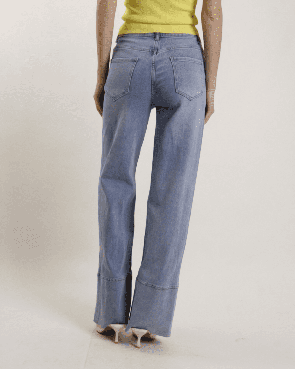 Jeans wide leg con risvolto - immagine 3