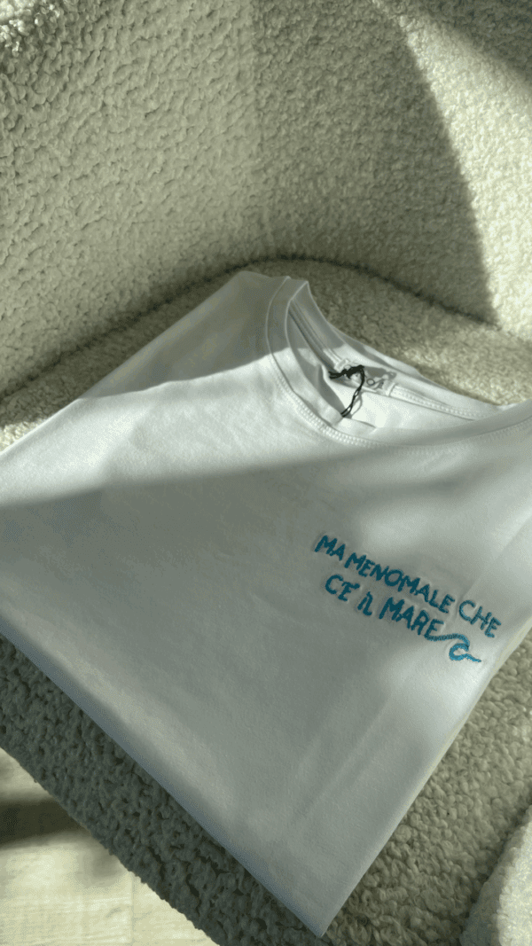 T-shirt 'menomale che c'è il mare'